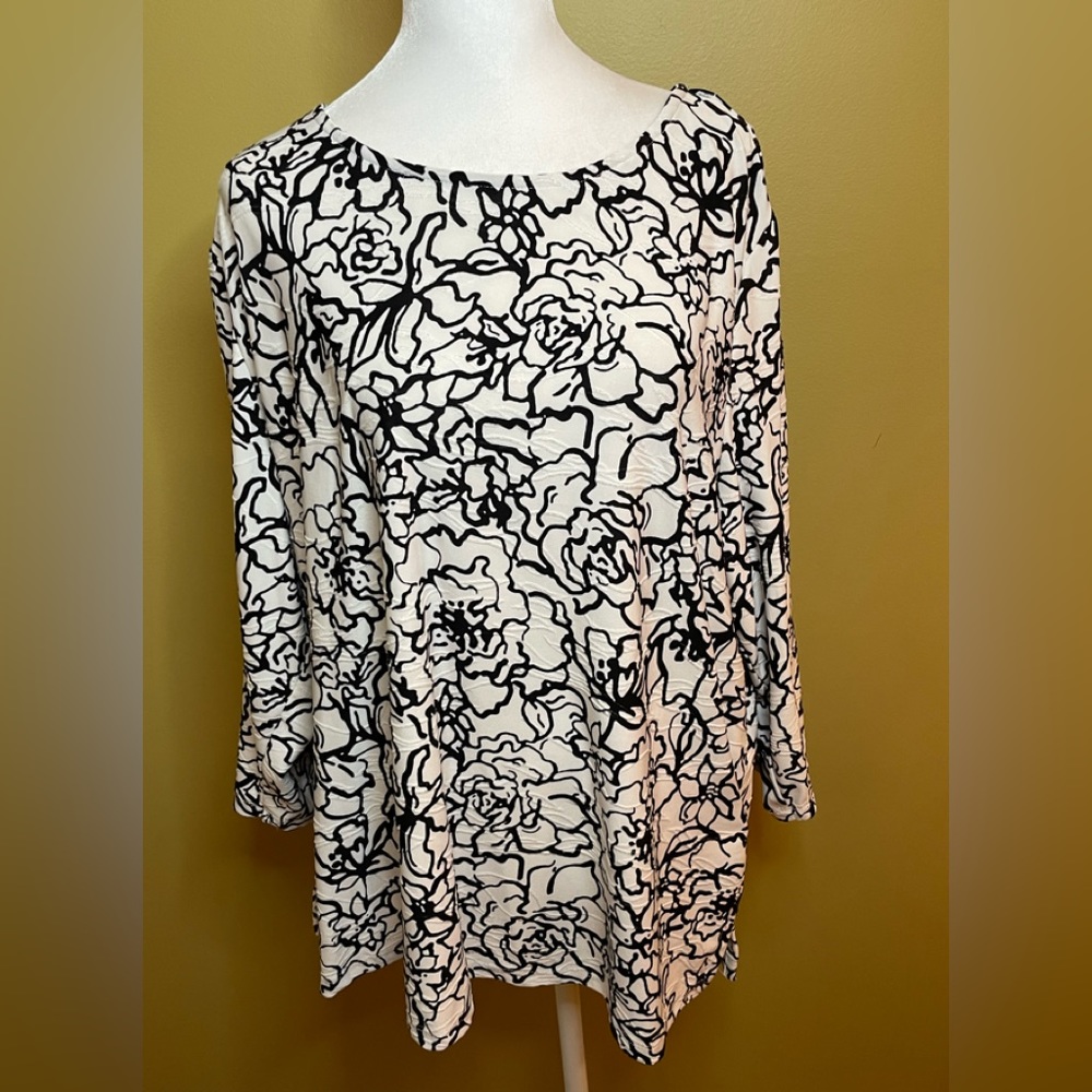 Emily Daniel’s Black & White Top - 1X